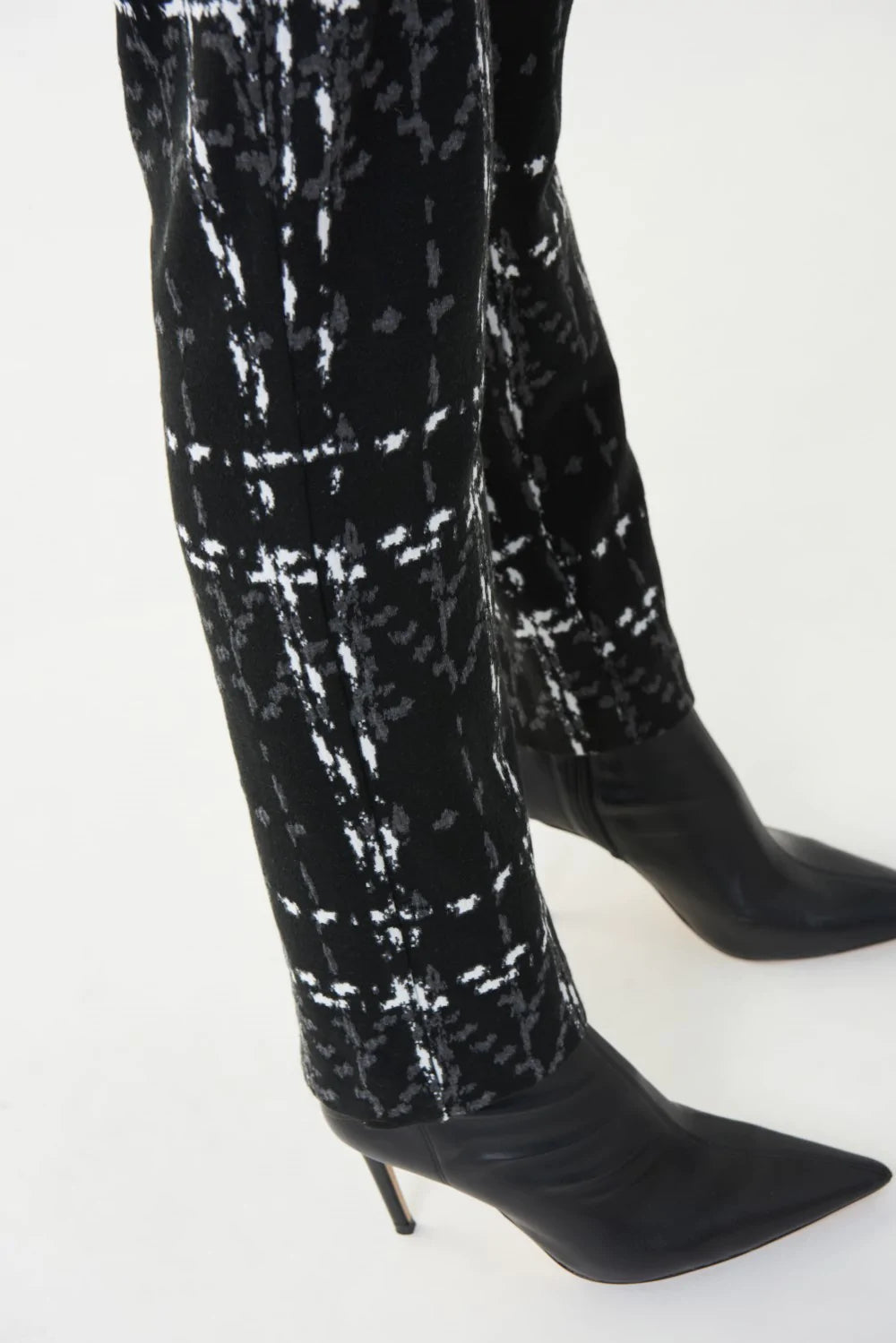 Women's Joseph Ribkoff, Tie Detail Capri Leggings