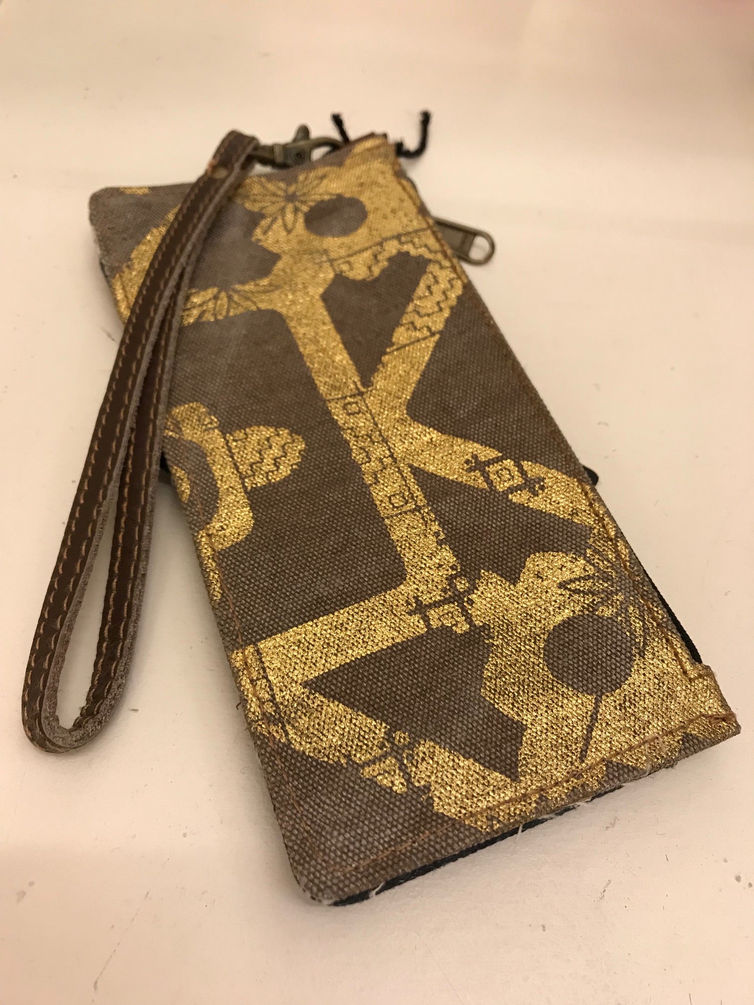 Woman's Louis Vuitton Card holder